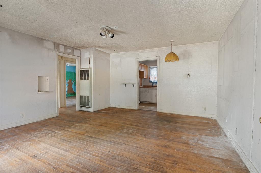 215 22nd Street, Grand Prairie, TX 75050