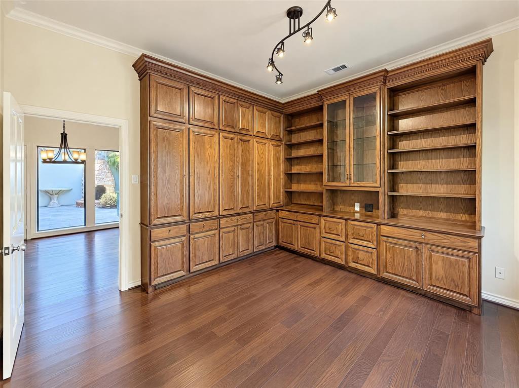 7266 Lupton Circle, Dallas, TX 75225