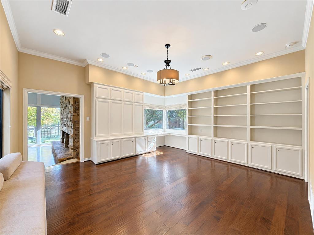 7266 Lupton Circle, Dallas, TX 75225