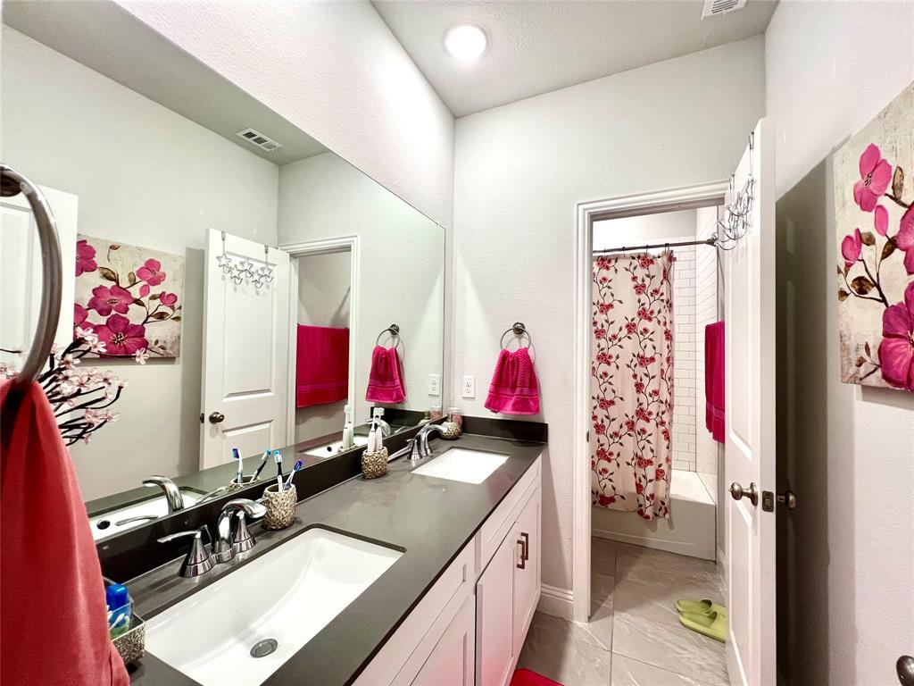 Bathroom with vanity and shower / tub combo