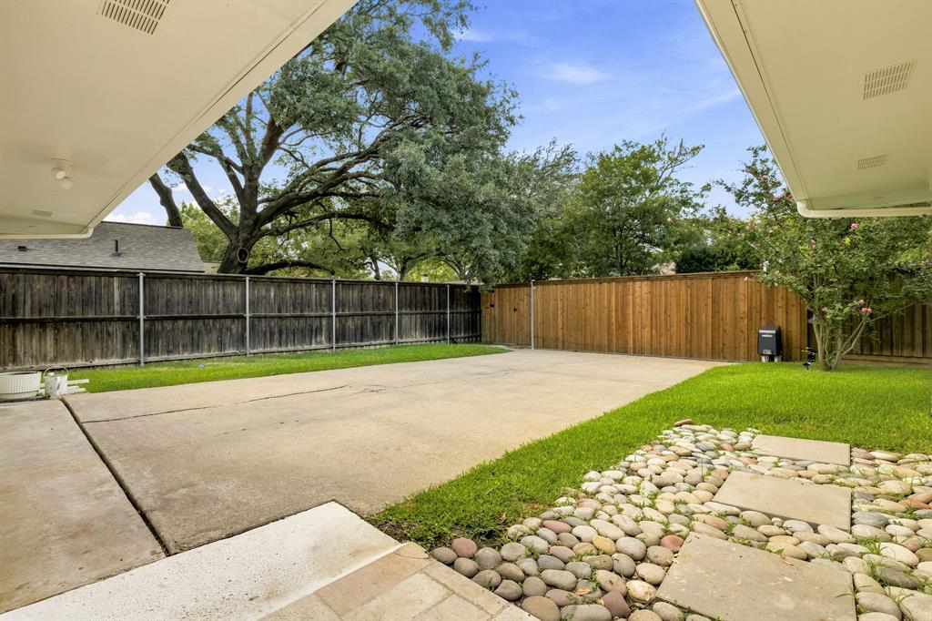 7429 Tangleglen Drive, Dallas, TX 75248