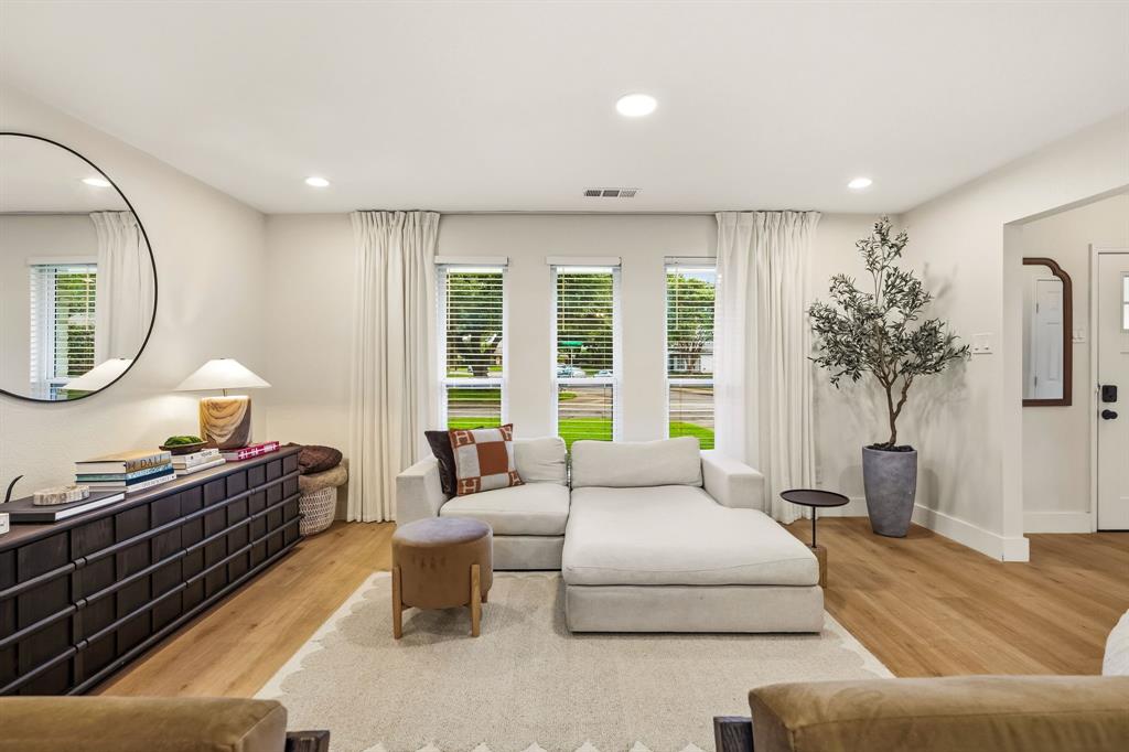 7429 Tangleglen Drive, Dallas, TX 75248