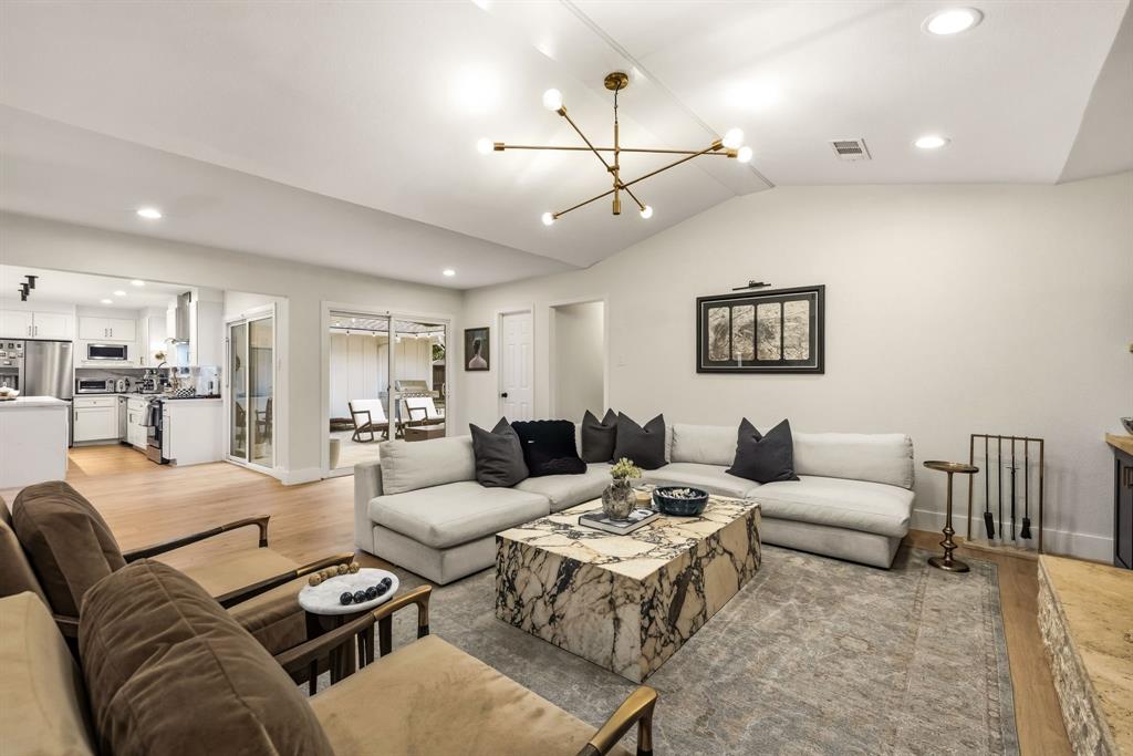 7429 Tangleglen Drive, Dallas, TX 75248