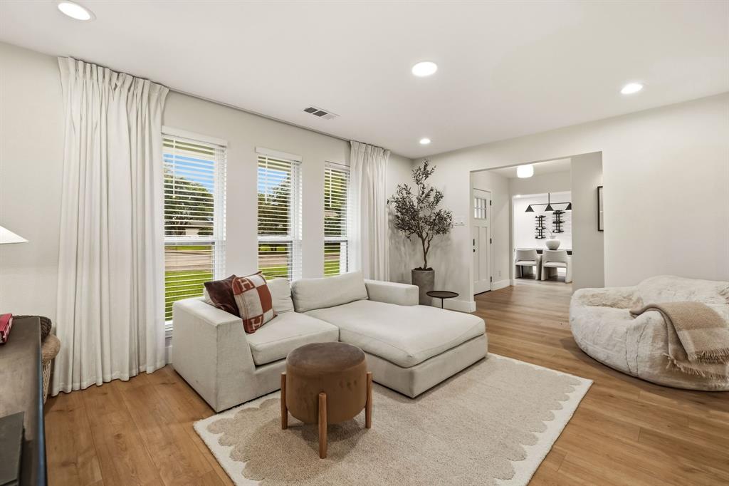 7429 Tangleglen Drive, Dallas, TX 75248