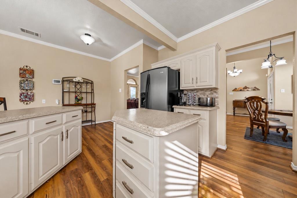 525 Taylor Oaks Drive, Waco, TX 76705