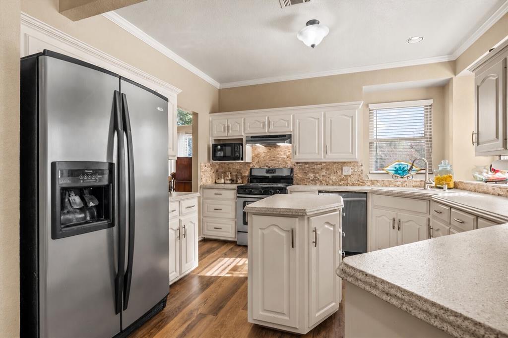 525 Taylor Oaks Drive, Waco, TX 76705