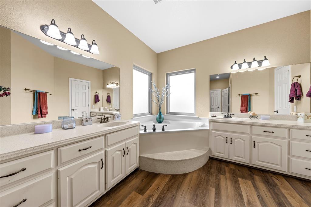 525 Taylor Oaks Drive, Waco, TX 76705