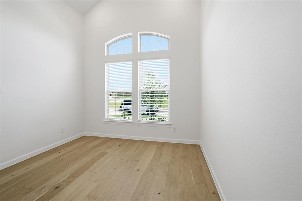 Room with arched and rectangular windows, providing natural illumination