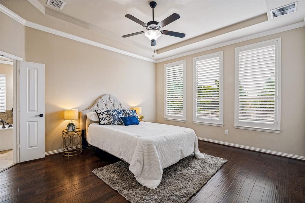 Guest BR 2 with walk in Closet and ceiling fan