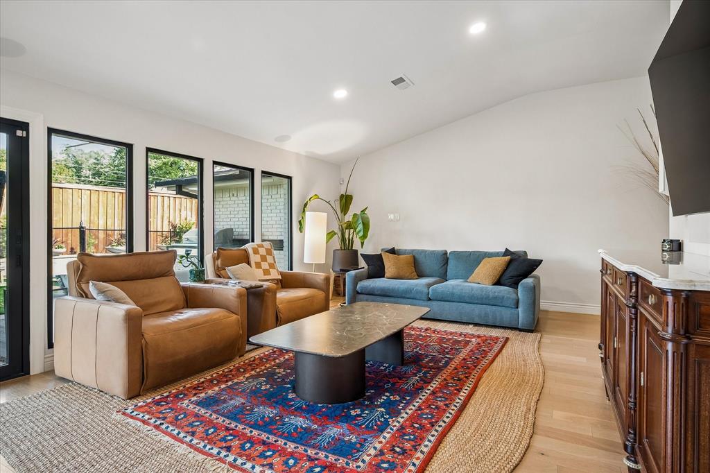 4317 Echo Glen Drive, Dallas, TX 75244