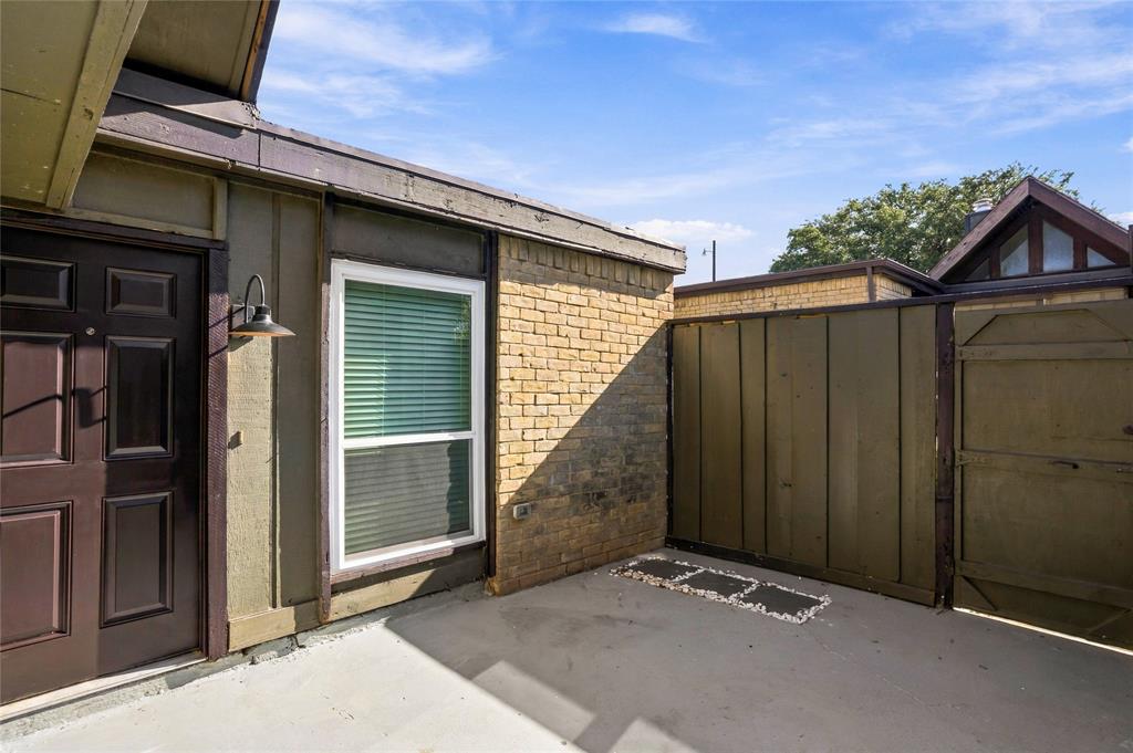 Fenced private courtyard