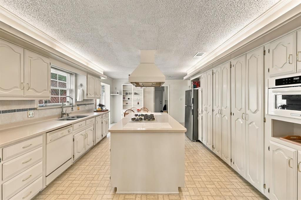 9501 Windy Knoll Drive, Dallas, TX 75243
