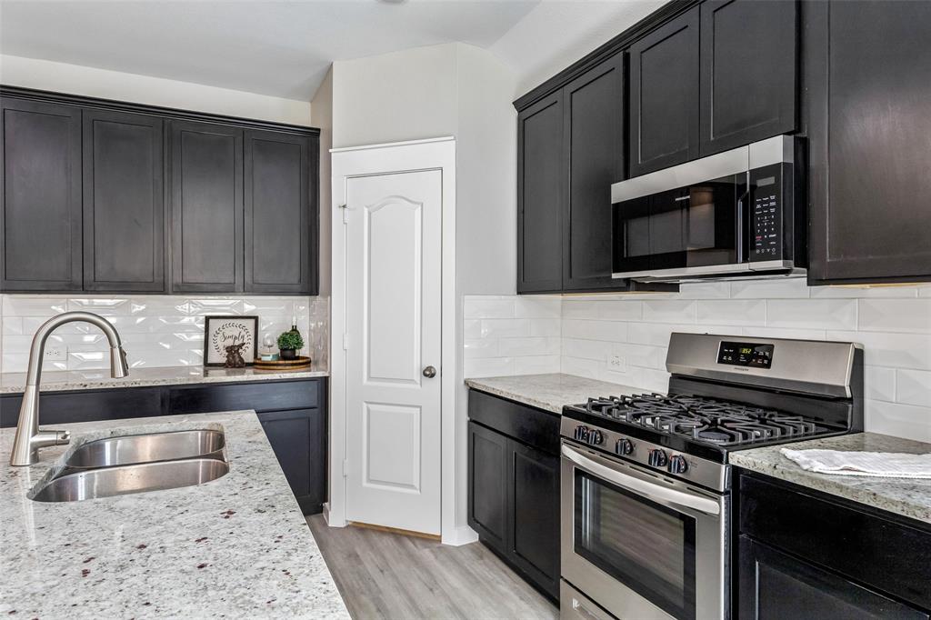 Gas cooktop and empty cabinetry