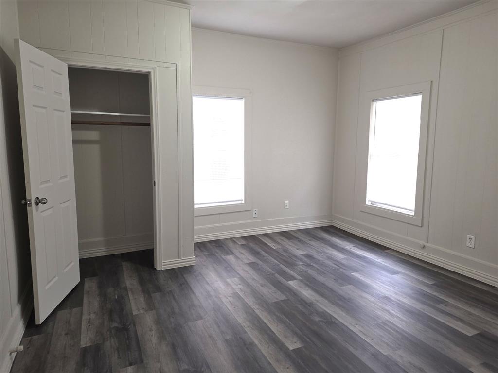 1100 Main Street, Ennis, TX 75119