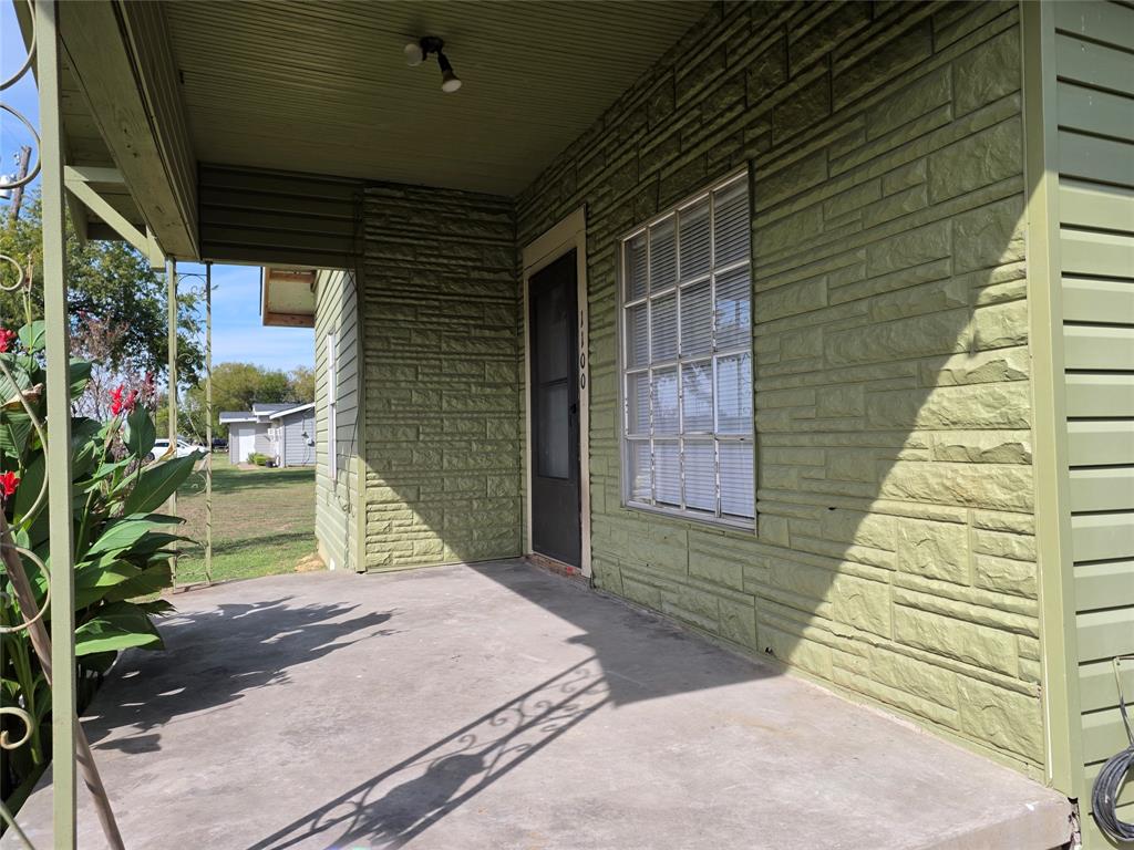 1100 Main Street, Ennis, TX 75119