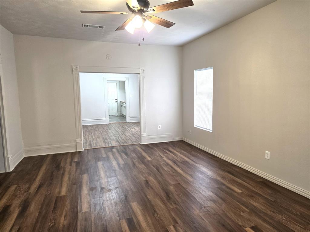1100 Main Street, Ennis, TX 75119