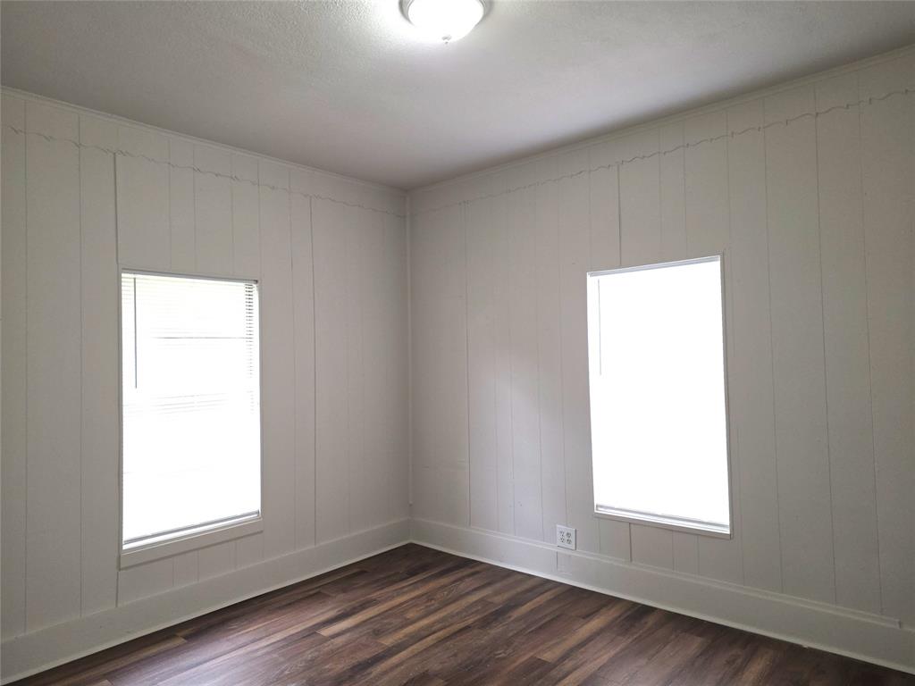 1100 Main Street, Ennis, TX 75119