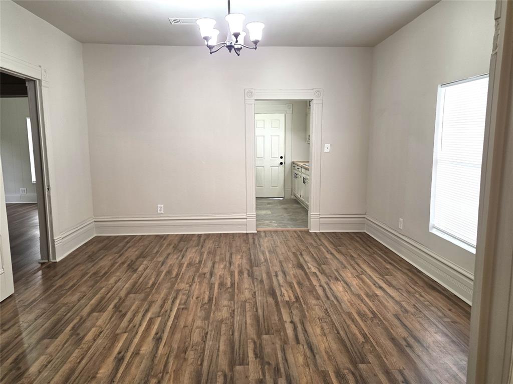 1100 Main Street, Ennis, TX 75119