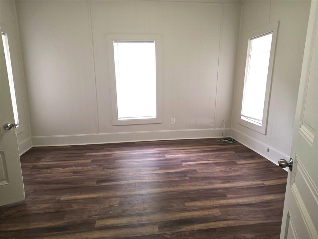 1100 Main Street, Ennis, TX 75119