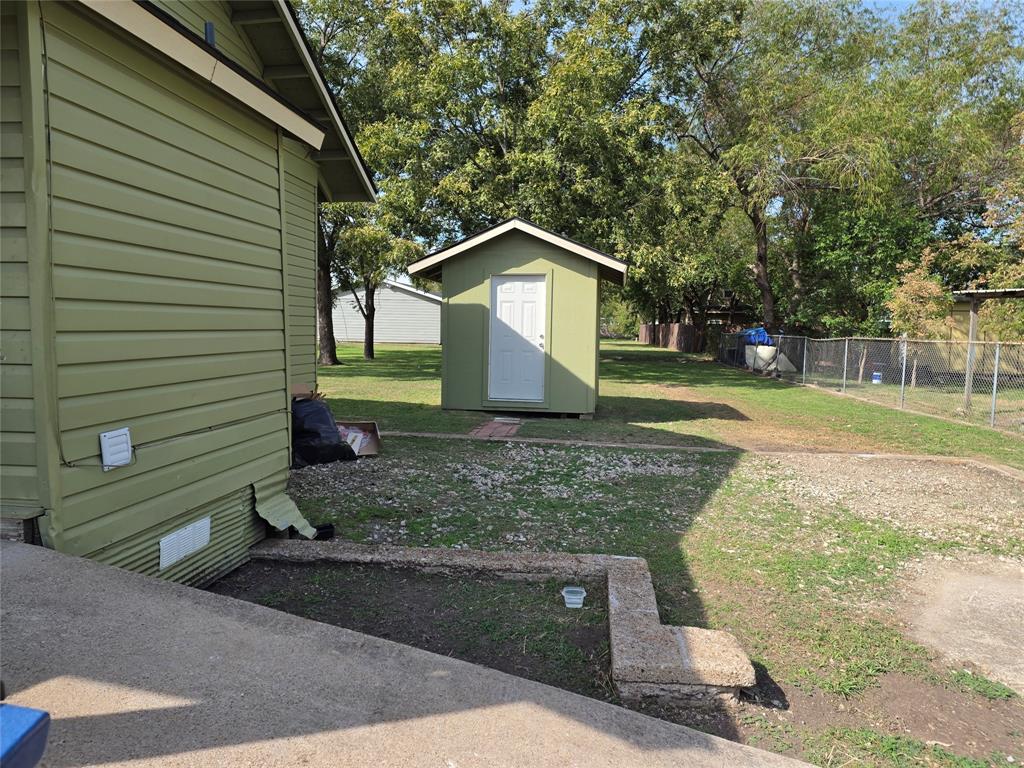 1100 Main Street, Ennis, TX 75119