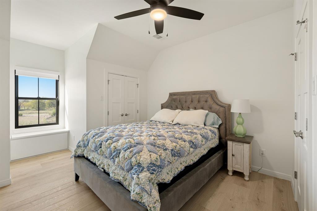 Apartment Bed Room