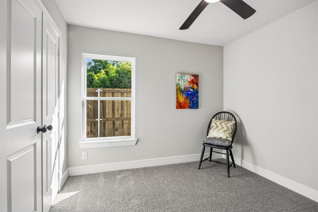 407 Frank guest room number 2 with ceiling fan