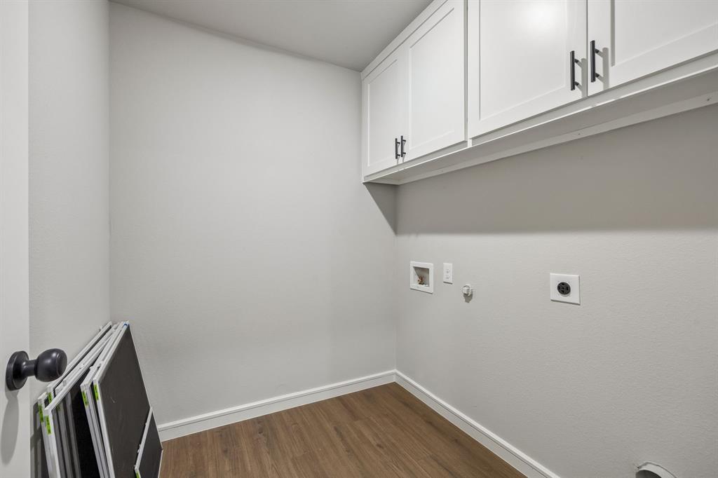 407 Frank laundry room with cabinets