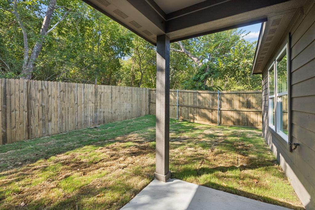 407 Frank with fenced in private backyard