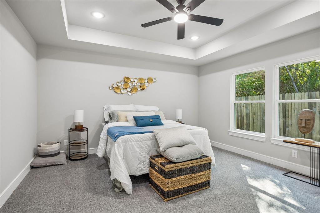 407 Frank large master bedroom in rear of house