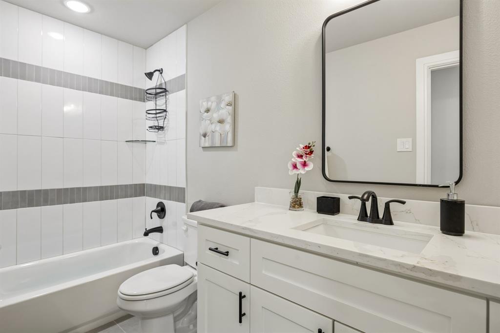 407 Frank guest bath with updated tile work