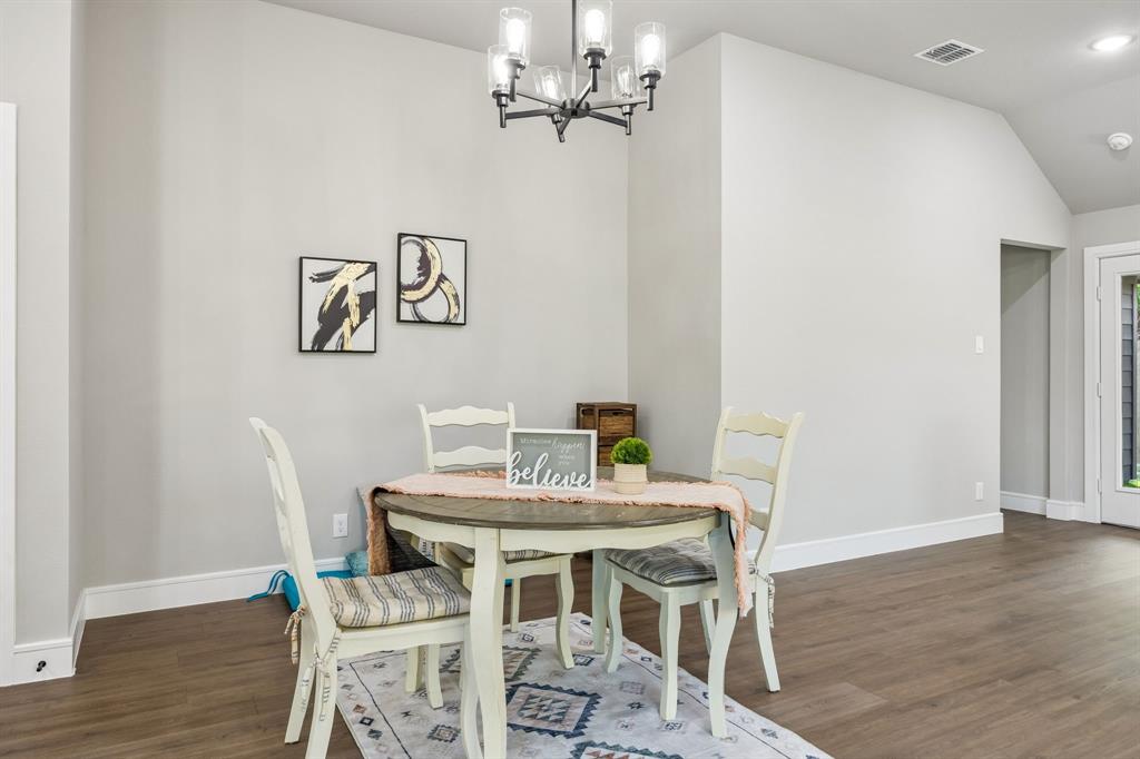 407 Frank open dining area