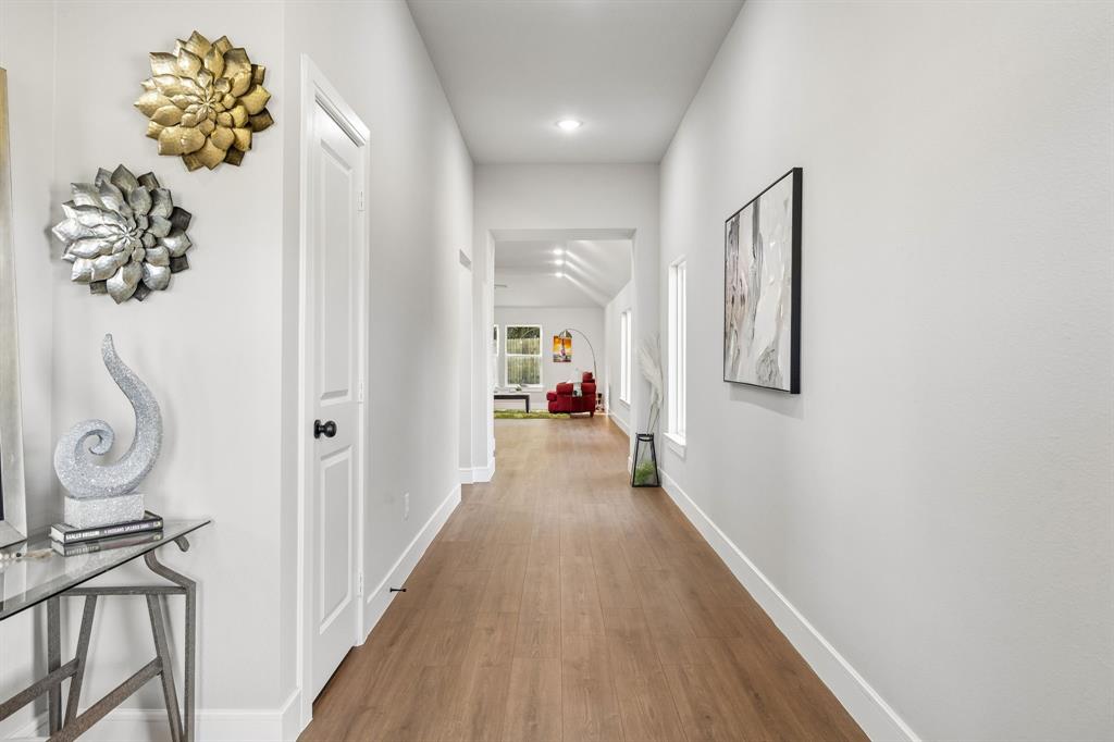 407 Frank open foyer with LPV