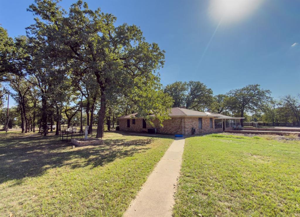 531 Wiggins Road, West, TX 76691