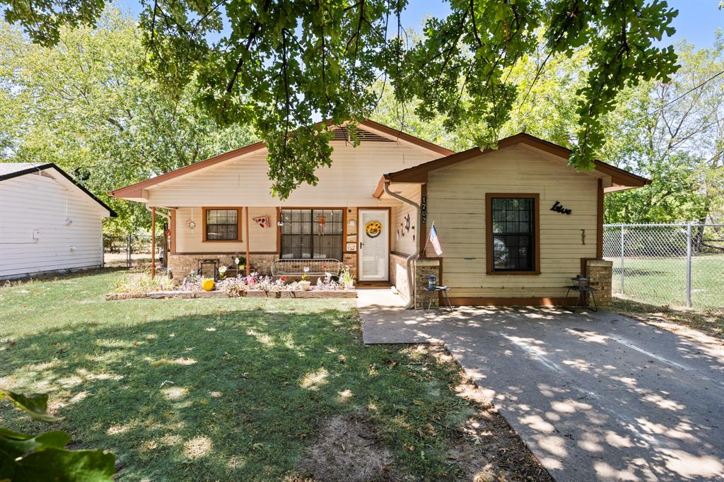 1702 S Clay Street, Kaufman, TX 75142