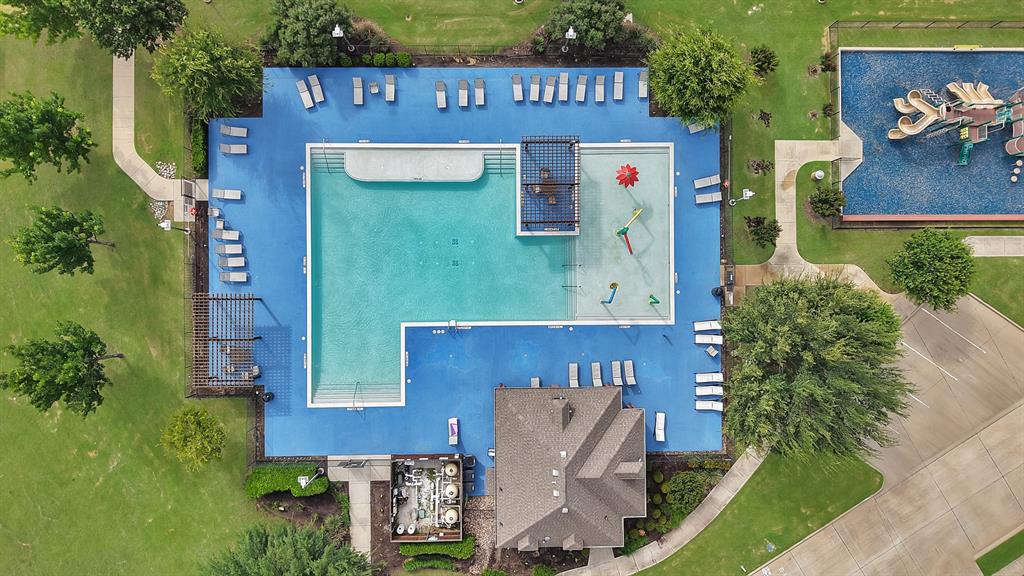 Community pool & clubhouse