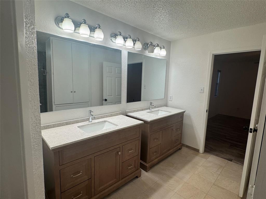 112 Lakeway Lane, Gun Barrel City, TX 75156