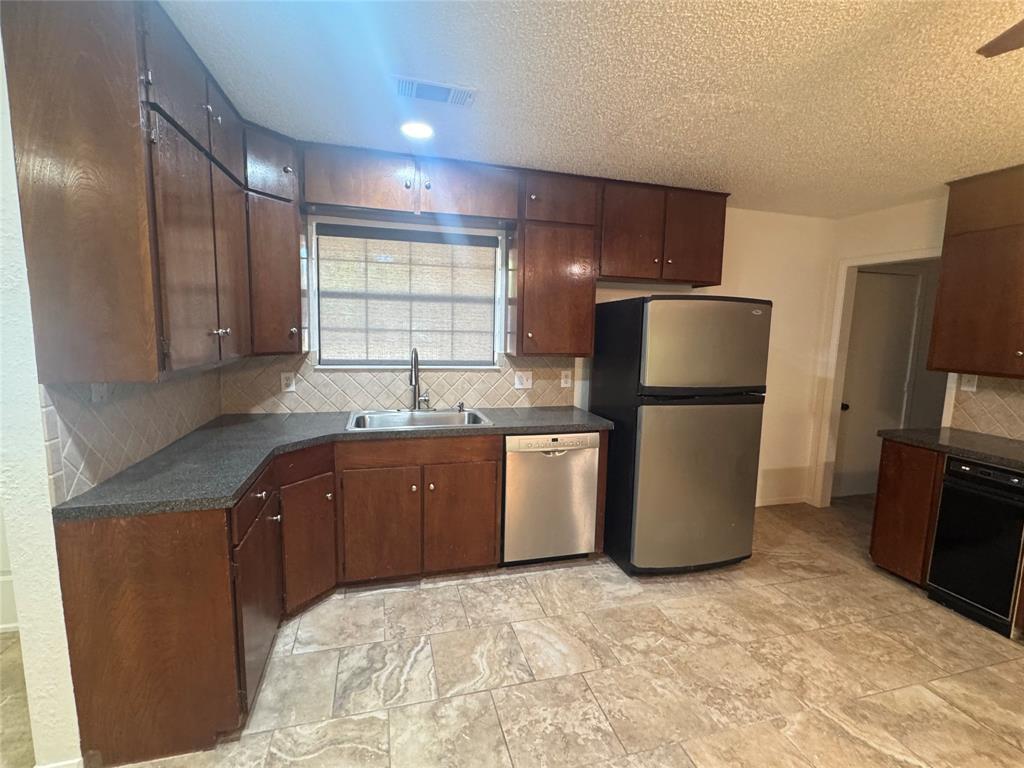 112 Lakeway Lane, Gun Barrel City, TX 75156