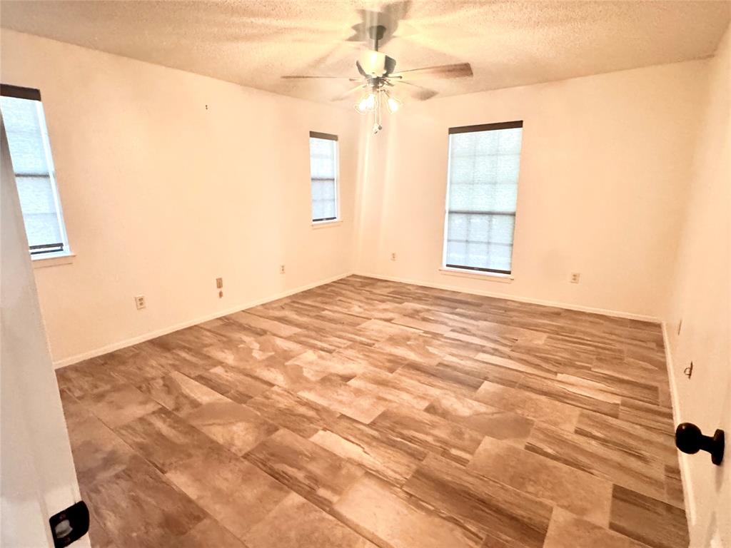 112 Lakeway Lane, Gun Barrel City, TX 75156