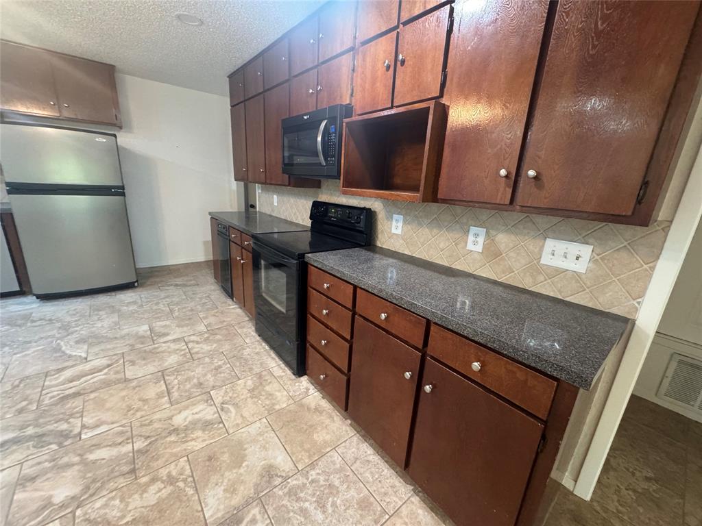 112 Lakeway Lane, Gun Barrel City, TX 75156