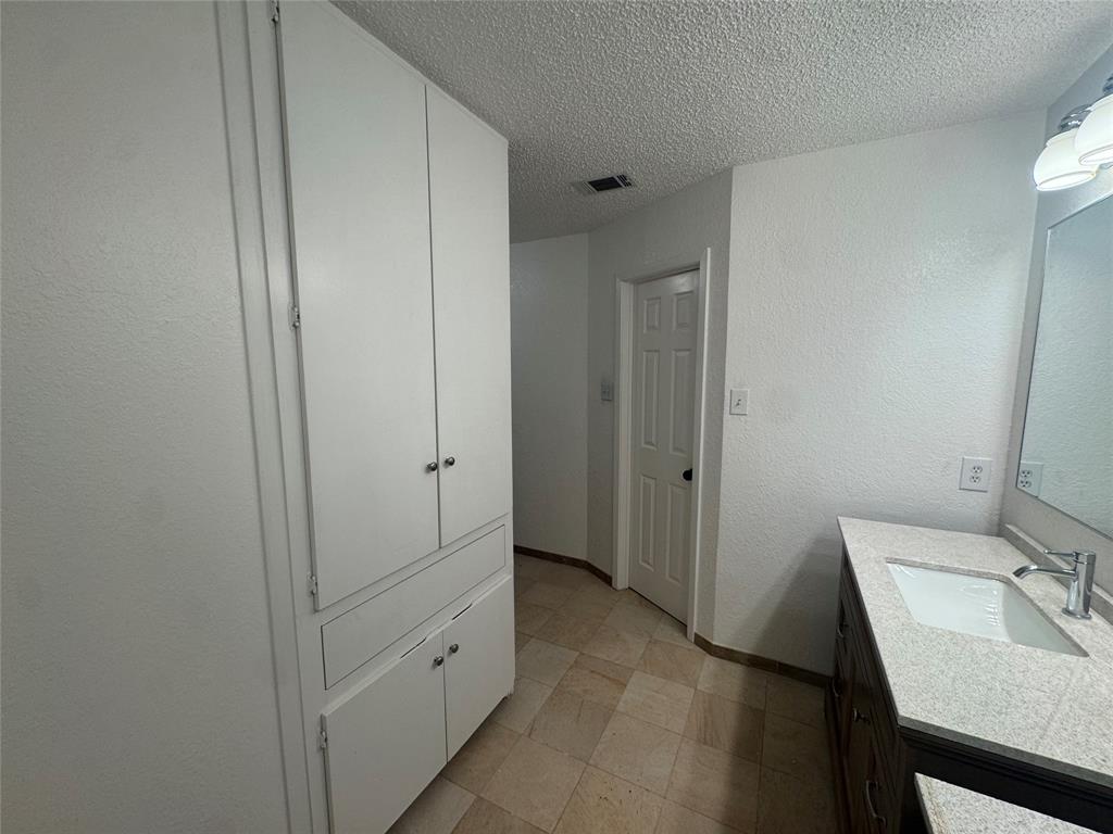 112 Lakeway Lane, Gun Barrel City, TX 75156