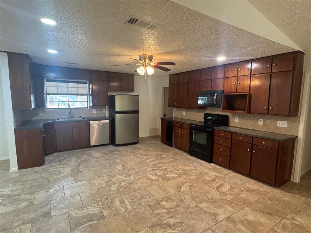 112 Lakeway Lane, Gun Barrel City, TX 75156
