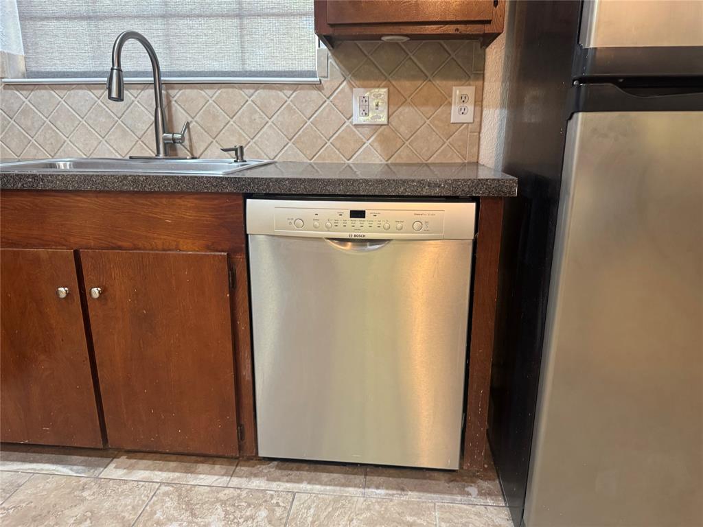112 Lakeway Lane, Gun Barrel City, TX 75156