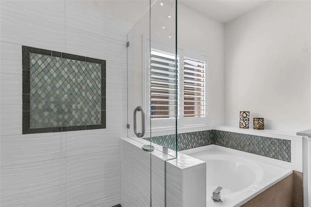Primary bath glass shower with mosaic tile accent and soaking tub — 5804 Lafayette Dr, Frisco