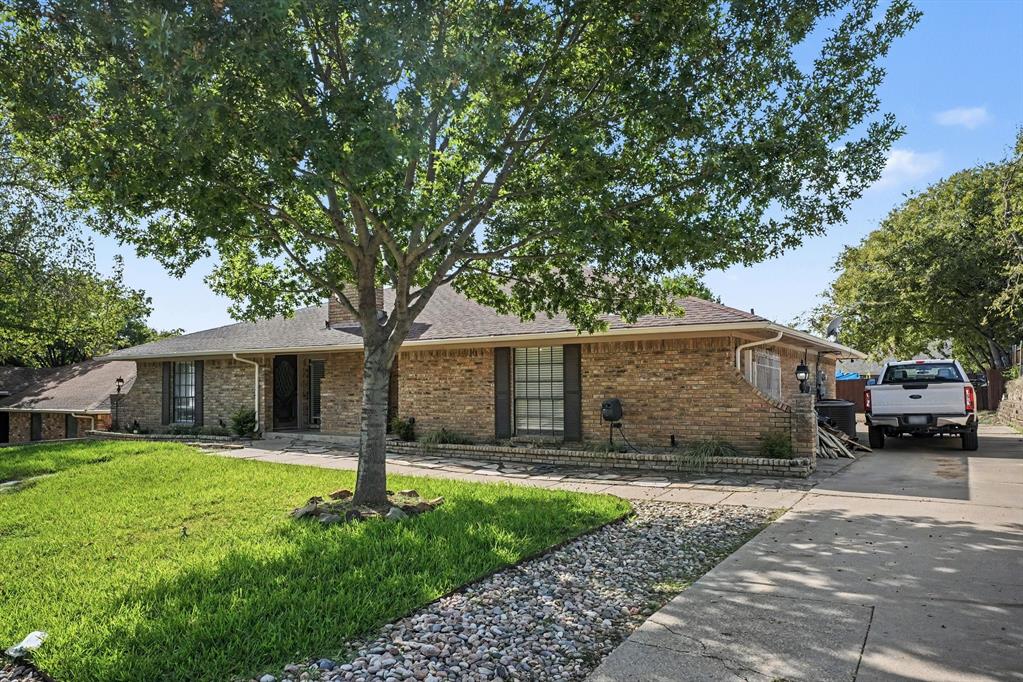 1813 E Terrace Street, Grand Prairie, TX 75050