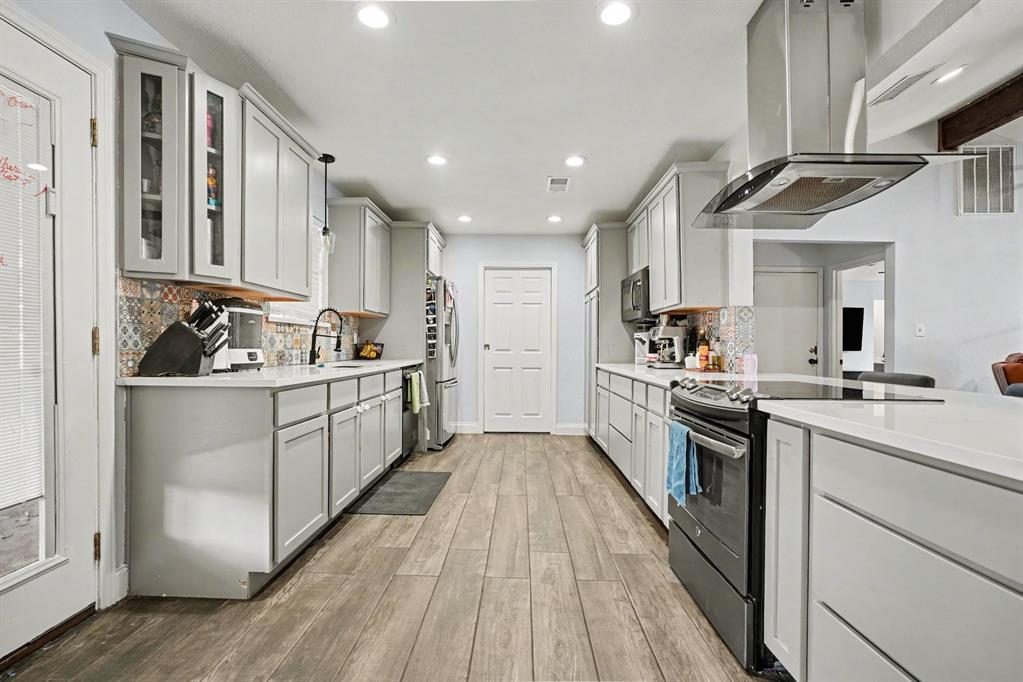 1813 E Terrace Street, Grand Prairie, TX 75050