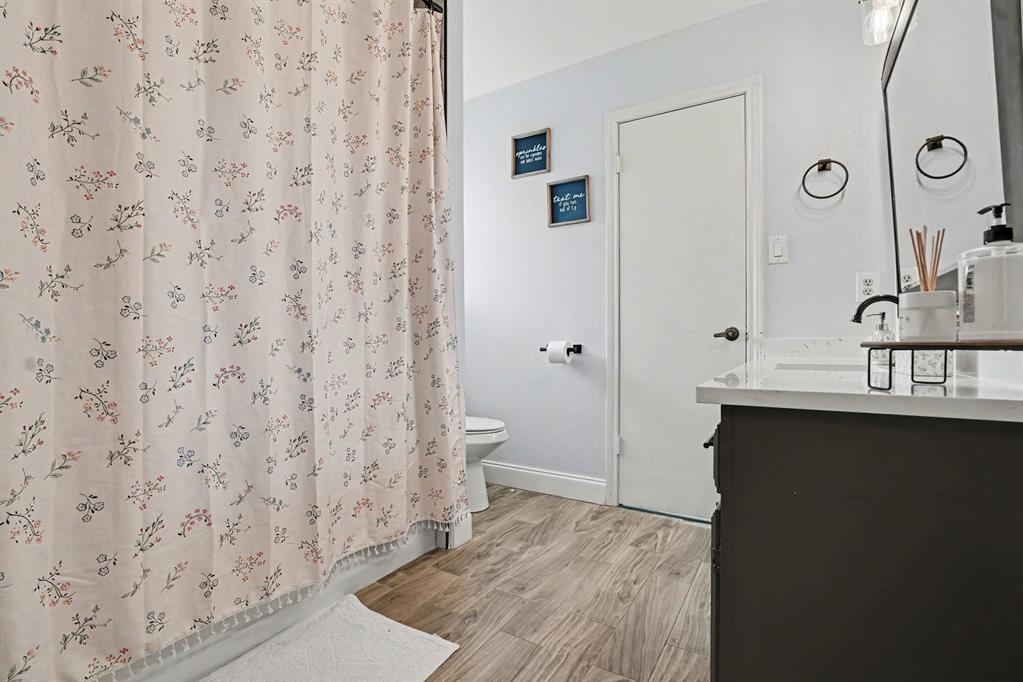 1813 E Terrace Street, Grand Prairie, TX 75050