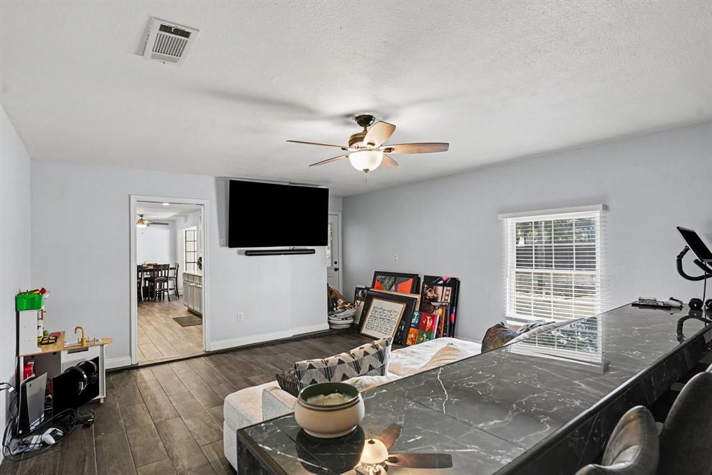 1813 E Terrace Street, Grand Prairie, TX 75050