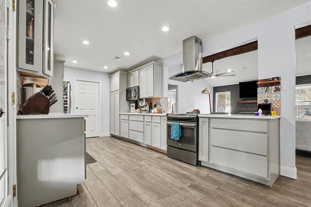 1813 E Terrace Street, Grand Prairie, TX 75050