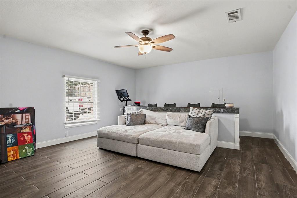 1813 E Terrace Street, Grand Prairie, TX 75050