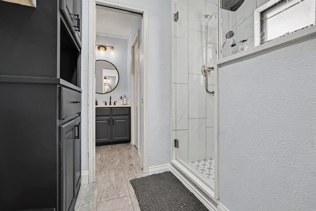 1813 E Terrace Street, Grand Prairie, TX 75050